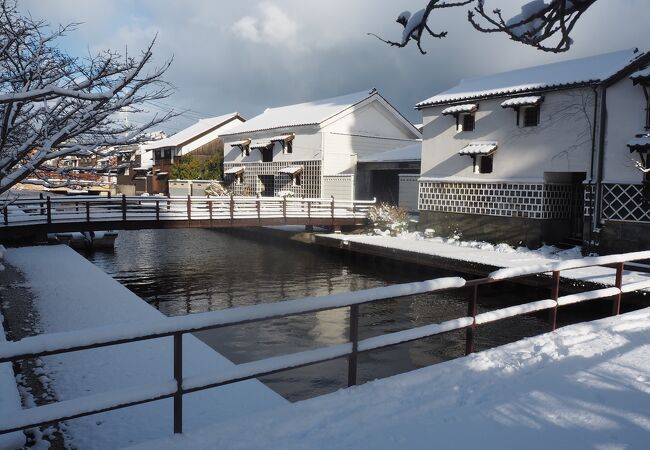 白壁の土蔵もある