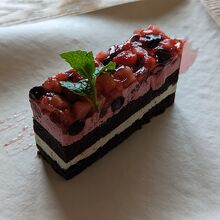 苺とブルーベリーのケーキ