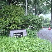 江戸城跡の外濠に沿った公園