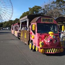 汽車型の乗り物