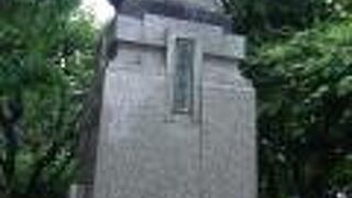 神田明神近くの宮本公園にある銅像