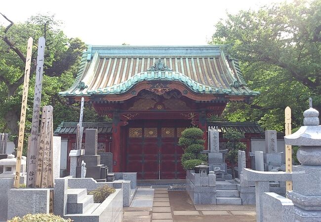 寛永寺の墓地にあります