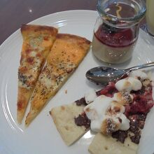 バラエティー溢れるピザ