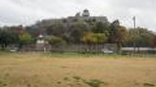 丸亀城の北側の公園