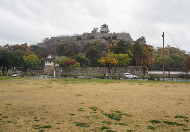 丸亀城の北側の公園