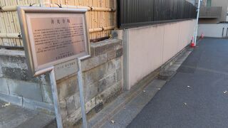 上から来る車のスピードに注意が必要