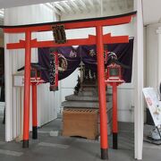 歌舞伎とお稲荷さんという取り合わせが、不思議な魅力を醸し出していました。