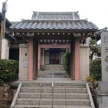 京街道沿いにあるお寺