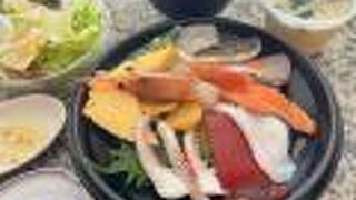 コスパ最強の海鮮丼！