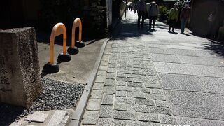 高台寺の西側を通る石畳の道です。