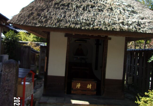 芭蕉の弟子が芭蕉をしのんで作ったものです。