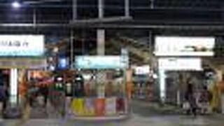 梅田までの直通特急もあります