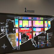 JR岡山駅地下改札口の前に広がっている大きなショッピングモール