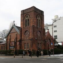 外壁は屈強そうな煉瓦