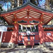 男体山の登山道入り口に鎮座する神社