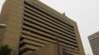 汐留あたりに新しいビルが多数できた現在は、どうしても「古い」という印象を受けてしまいます。