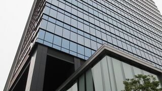 北側には大きなビルが少ないことから、遠くからでも非常に目立っていました。