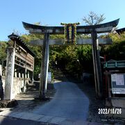 粟田焼発祥の地の碑があります。