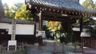 徳川家康の遺髪と念持仏を祀っている東照宮があります。