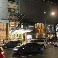 ...パビリオン・クアラルンプールと言う高級モールあり。