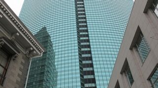 ガラス張りの外観は遠くからでもよく目立ちますし、高級感が漂っていました。