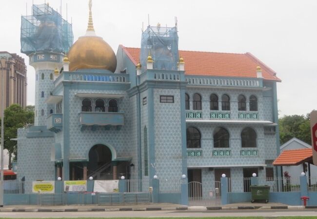 ブルーの外壁です