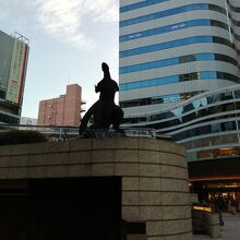 日比谷シャンテの目の前にあります。