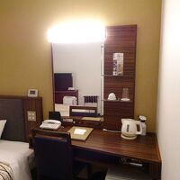 机周りと引き出し式冷蔵庫