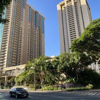 グランドアイランダー（左）とタパタワー（右）