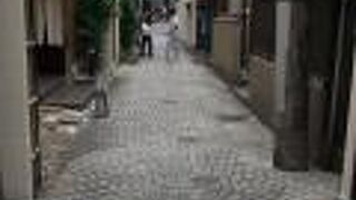 落ち着いた雰囲気の路地