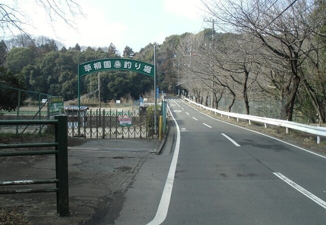 大きな公園に囲まれてローカル感たっぷり　