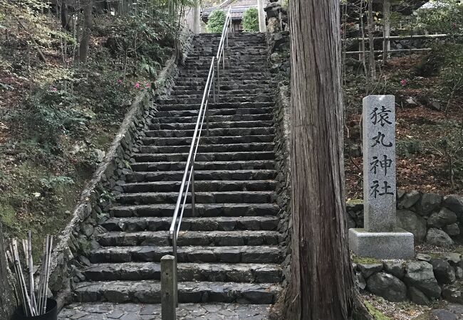 三十六歌仙の猿丸大夫がご祭神の神社