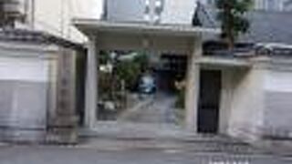 遊女かくしの墓があります。