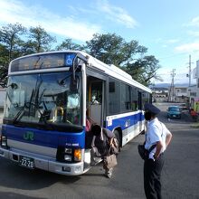 車掌さんによる改札がある