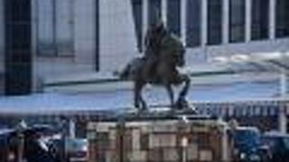 熊谷駅前に建っている、武将時代の蓮正房銅像