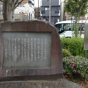 この歌碑は達筆な文字で書かれていますが、作詞された武島羽衣自身の自筆歌詞が刻まれているようです。