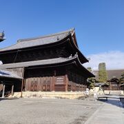 広い境内に京都で最も多い塔頭が並ぶ寺院
