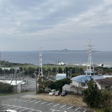 ベランダからの眺望。伊江島が見えます。