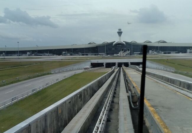 クアラルンプール空港のターミナル連絡列車