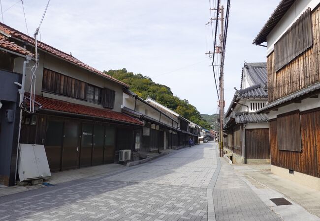 古い建物が残り散策が楽しい町並み