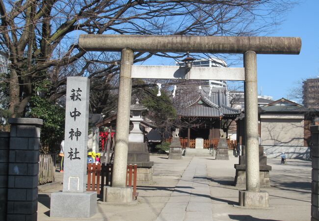 萩中児童遊園が境内にあります