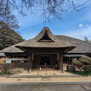 Visitors can observe up close the structure of a famous family's house from the Edo period