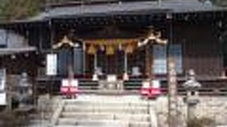 山寺の総鎮守となる神社