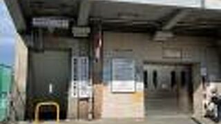 安治川の下をくぐっています