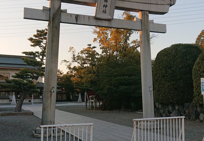 久保山麓付近に立地する神社