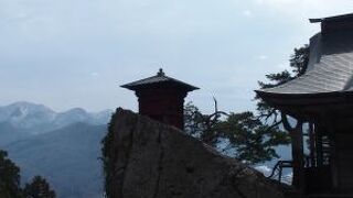 松尾芭蕉が俳句に詠んだ山寺