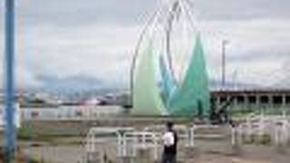 旧函館桟橋の手前に