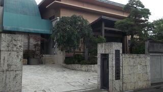 近代的な造りの本堂