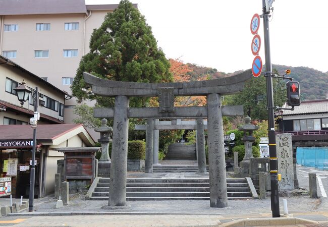 雲仙地獄の硫黄の香りが漂います