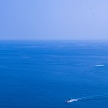 お部屋のテラスから見られる海と空の一面の青